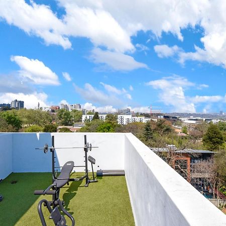 The Monroe Luxury Apartments ヨハネスブルグ エクステリア 写真