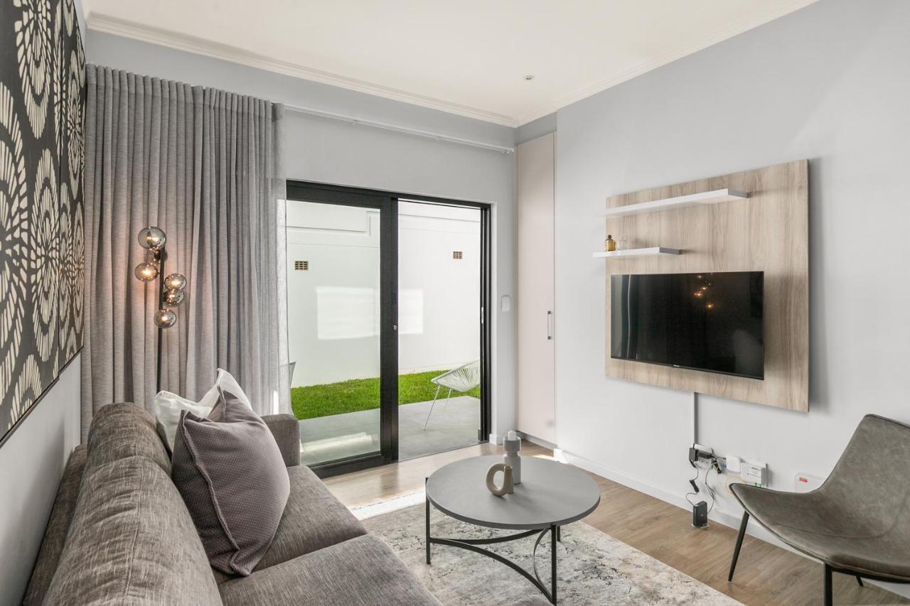 The Monroe Luxury Apartments ヨハネスブルグ エクステリア 写真