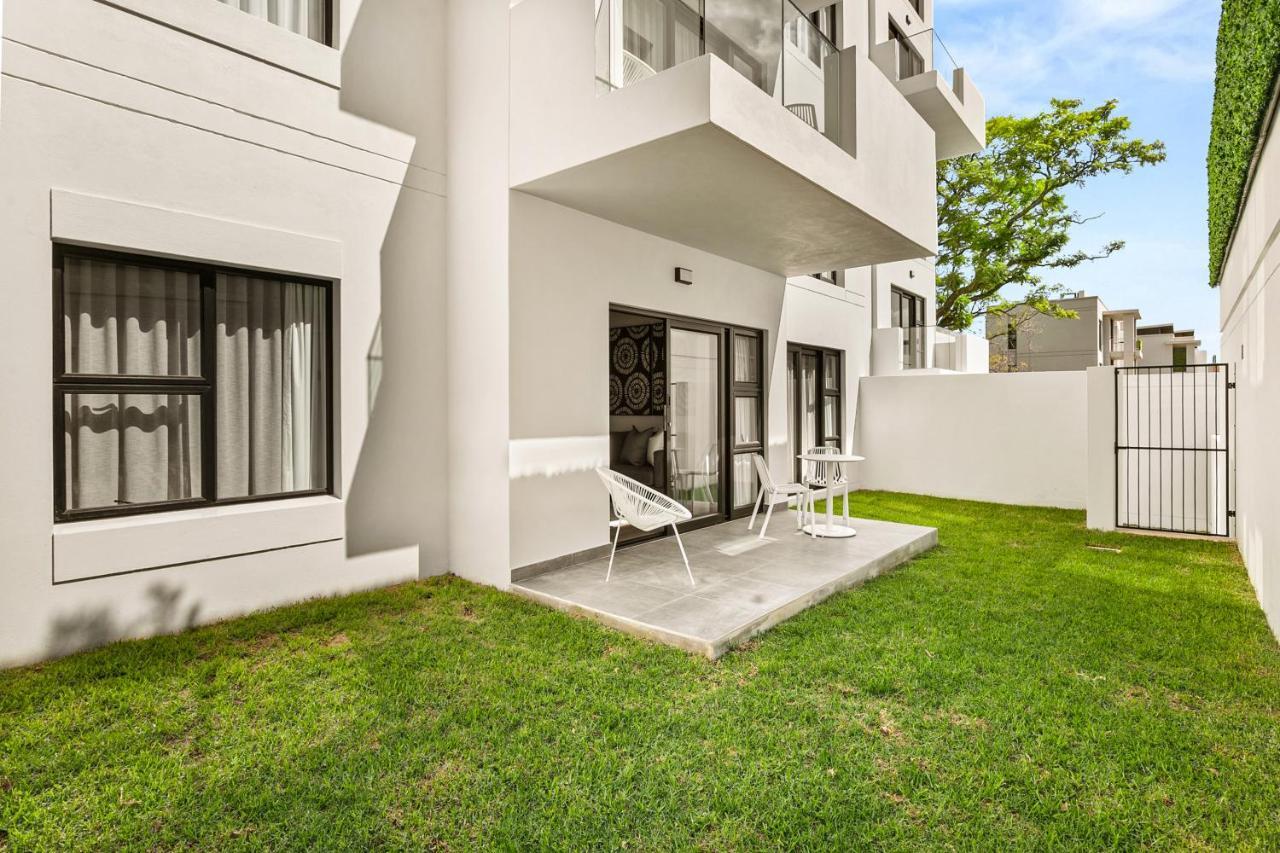 The Monroe Luxury Apartments ヨハネスブルグ エクステリア 写真