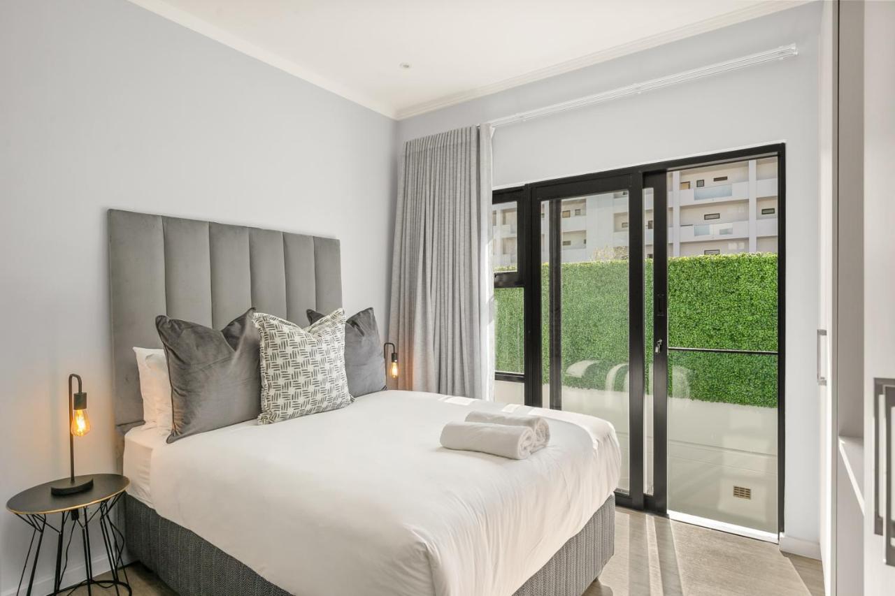 The Monroe Luxury Apartments ヨハネスブルグ エクステリア 写真