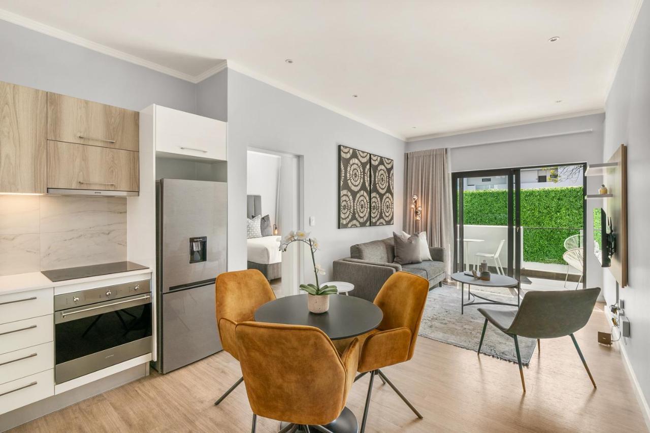 The Monroe Luxury Apartments ヨハネスブルグ エクステリア 写真