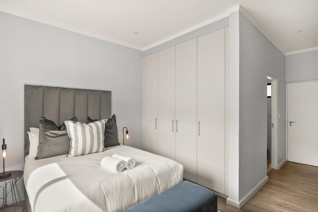 The Monroe Luxury Apartments ヨハネスブルグ エクステリア 写真