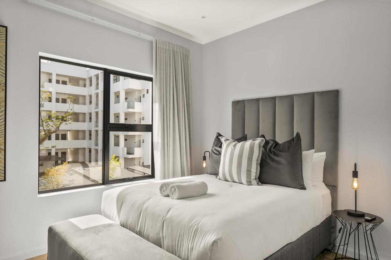 The Monroe Luxury Apartments ヨハネスブルグ エクステリア 写真