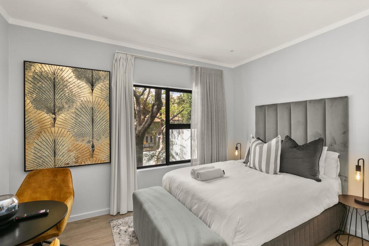 The Monroe Luxury Apartments ヨハネスブルグ エクステリア 写真