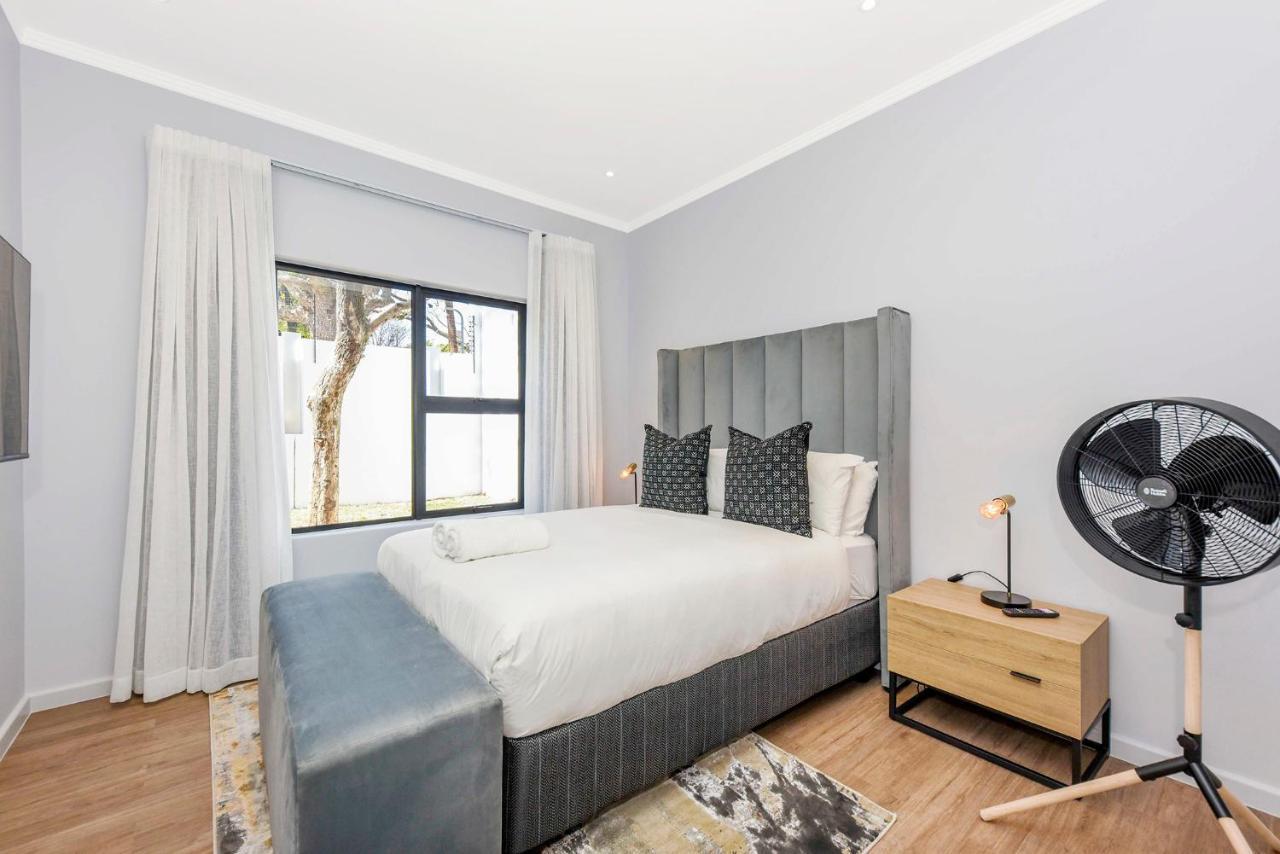 The Monroe Luxury Apartments ヨハネスブルグ エクステリア 写真