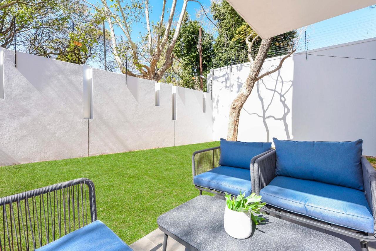 The Monroe Luxury Apartments ヨハネスブルグ エクステリア 写真