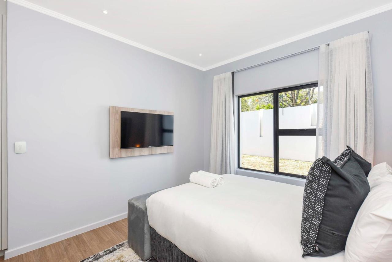 The Monroe Luxury Apartments ヨハネスブルグ エクステリア 写真
