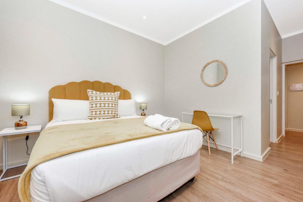 The Monroe Luxury Apartments ヨハネスブルグ エクステリア 写真