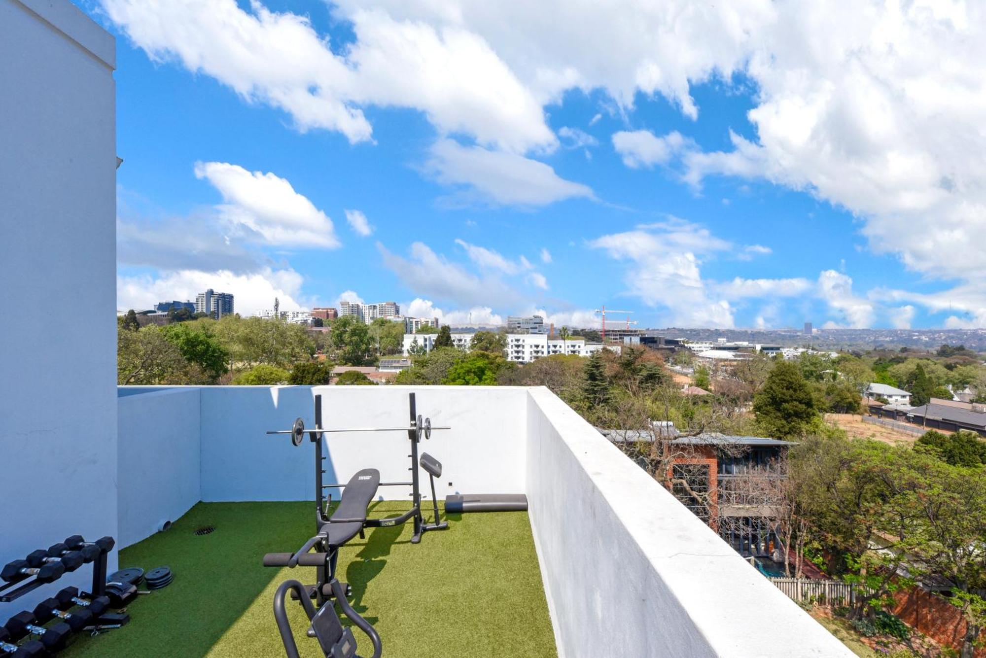 The Monroe Luxury Apartments ヨハネスブルグ エクステリア 写真