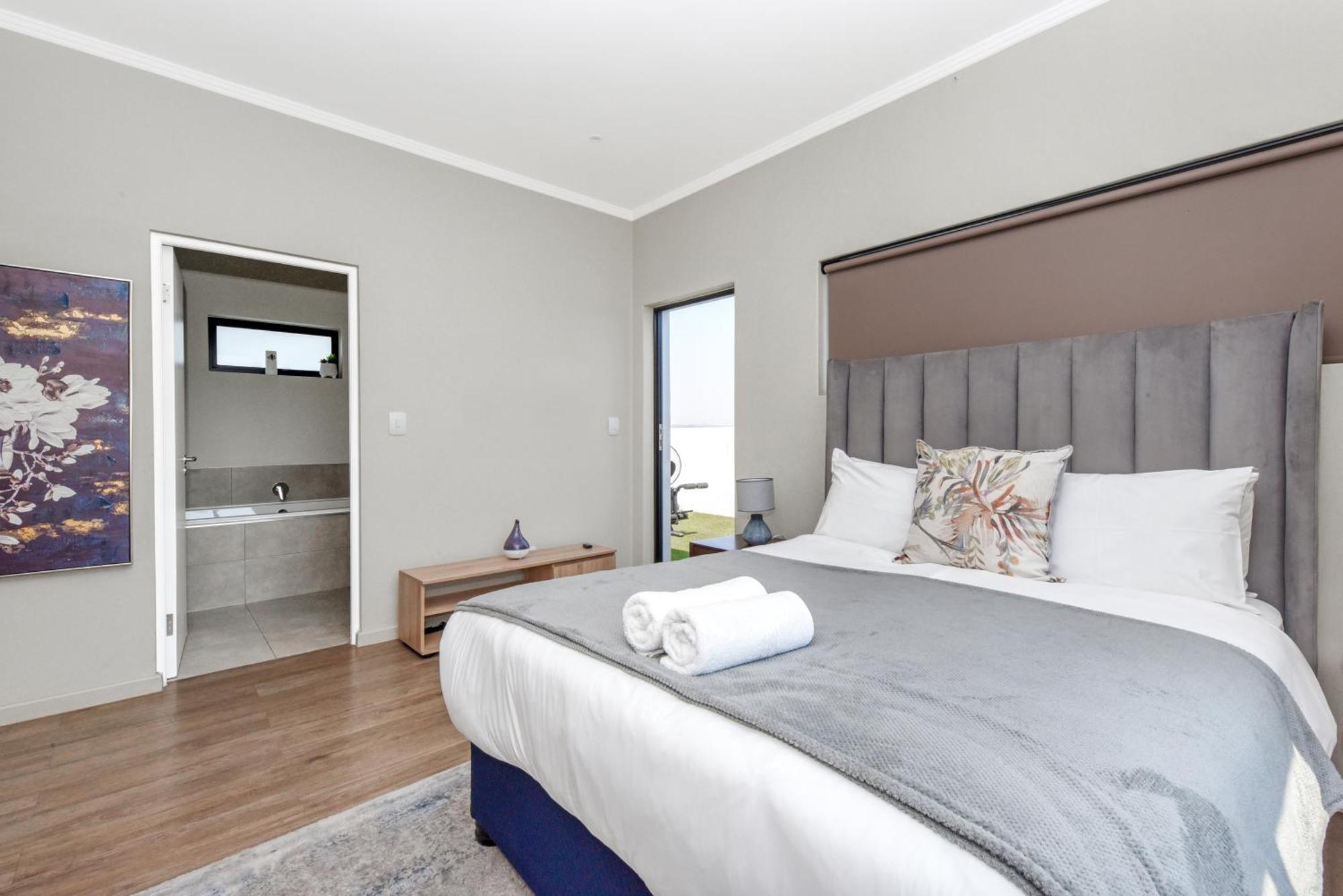 The Monroe Luxury Apartments ヨハネスブルグ エクステリア 写真